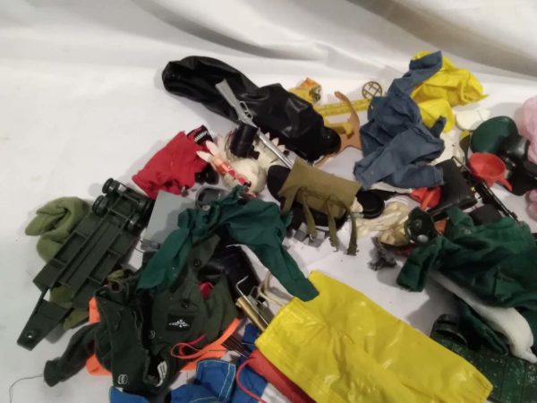 lot 307 vintage action figures lone ranger & tonto, accessories & model cars inc Corgi - Image 5