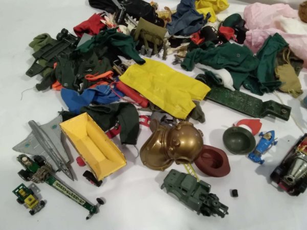 lot 307 vintage action figures lone ranger & tonto, accessories & model cars inc Corgi - Image 4