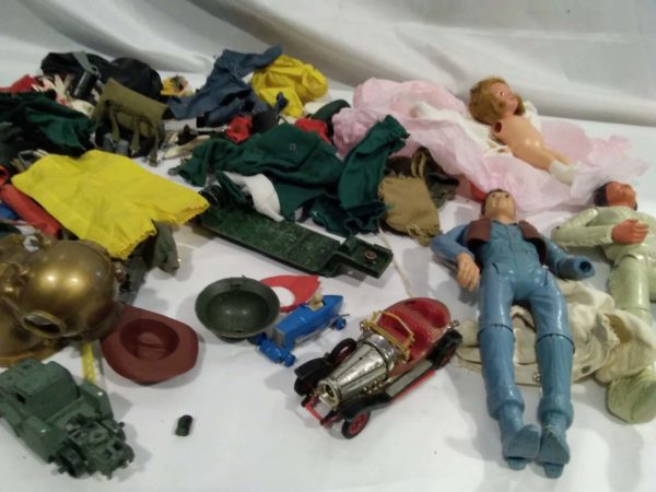 lot 307 vintage action figures lone ranger & tonto, accessories & model cars inc Corgi - Image 3