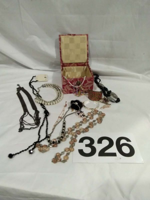 lot 326 jewellery box & contents