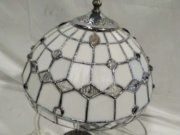 lot 340 Tiffany style table lamp - Image 2