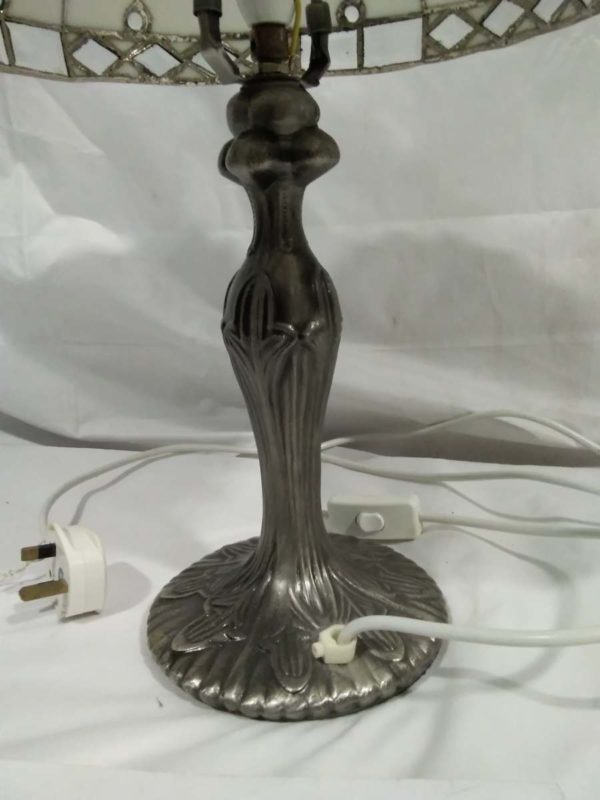 lot 340 Tiffany style table lamp - Image 4