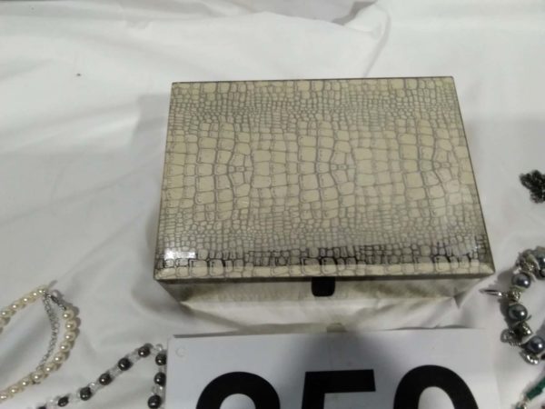 lot 350 mirrored jewellery box & contents - Image 5