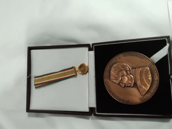 lot 352 Faraday medal & miniature medal with ribbon - Image 2