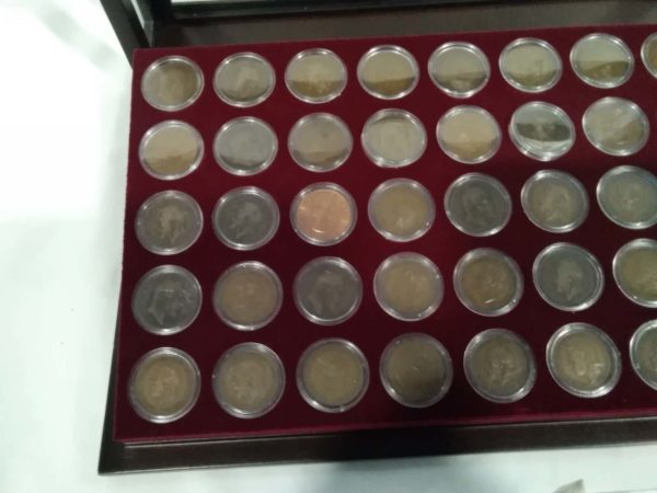 lot 351 Britania pennies of the 20th Century on presentation case - Image 5