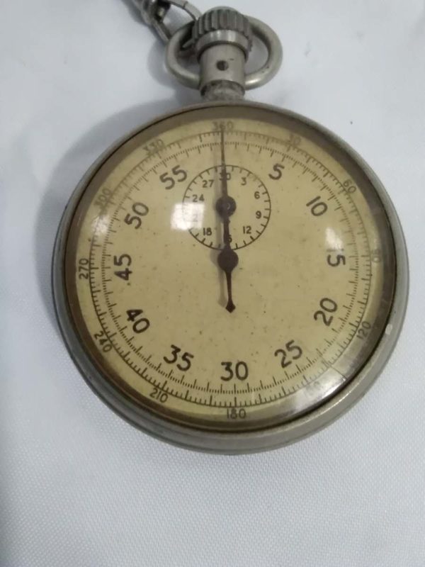 lot 360 WW2 military issue – air ministry stop watch – working - Image 2