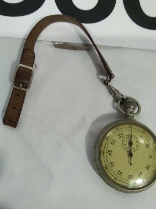 lot 360 WW2 military issue – air ministry stop watch – working - Image 4