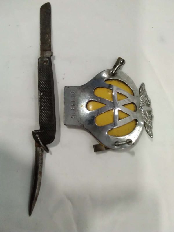 lot 361 vintage AA car badge & scouting knife - Image 3