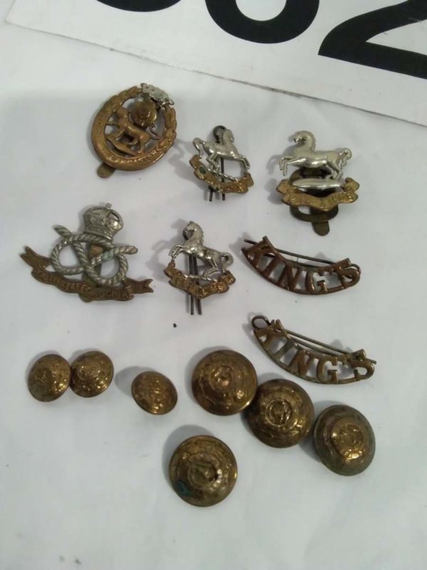 lot 362 collection of military badges & buttons