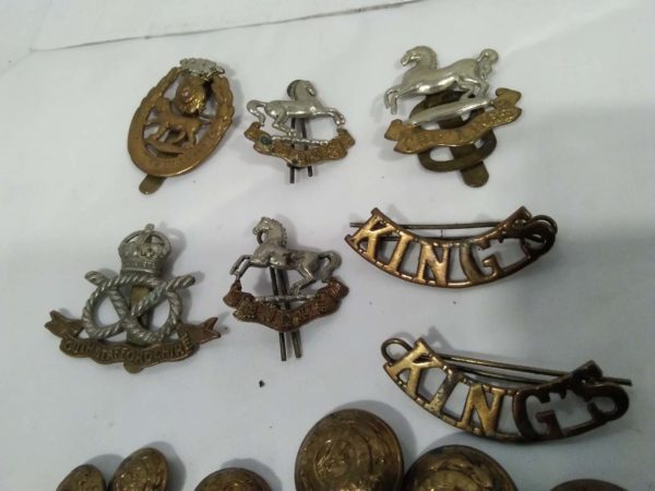 lot 362 collection of military badges & buttons - Image 5