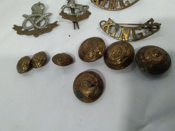 lot 362 collection of military badges & buttons - Image 4