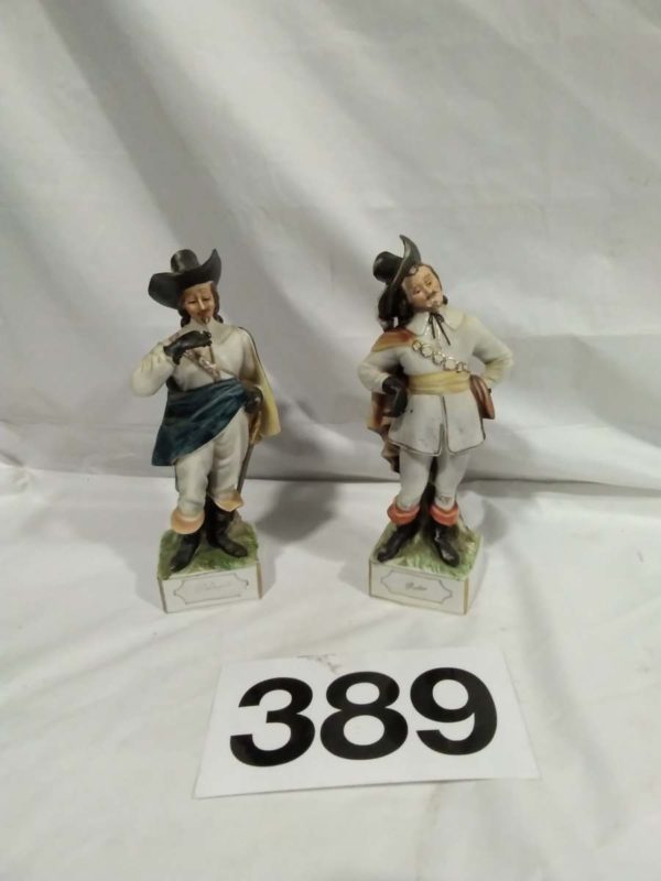 lot 389 2 vintage cavalier / soldier figurines