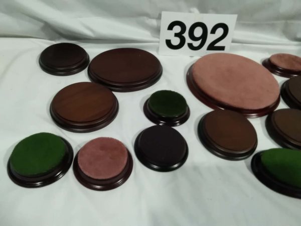 lot 392 collection of vintage mahogany figurine bases - Image 3