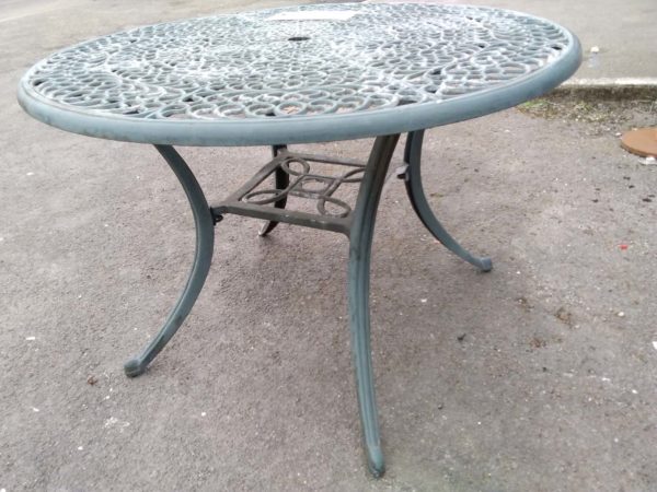 lot 395 metal garden table - Image 3