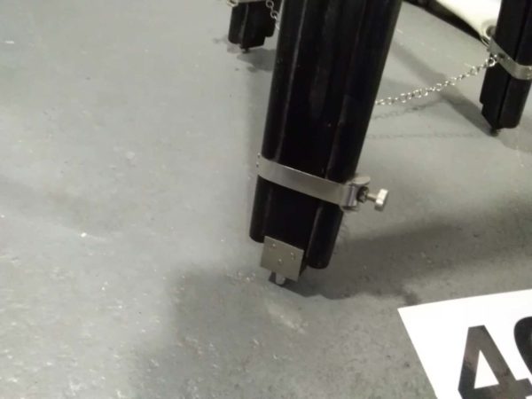 lot 404  Tripod lamp (lamp section needs tightening up) - Image 5