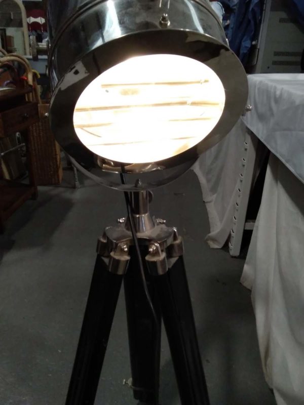 lot 404  Tripod lamp (lamp section needs tightening up) - Image 3