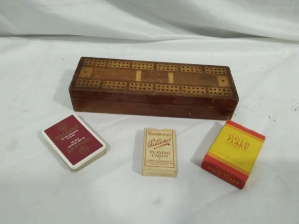 lot 452 Vintage Cribbage box With Cards