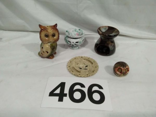 lot 466  2x Oil Pottery  Burners Mother of Pearl Plate and owl ornament