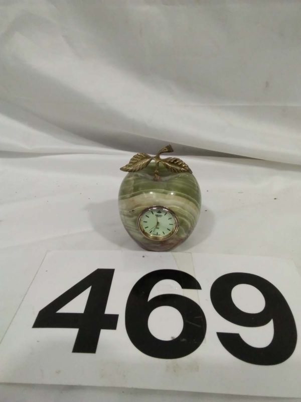 lot 469 Onyx Clock  in shape of apple Illuminates in the dark - Image 2