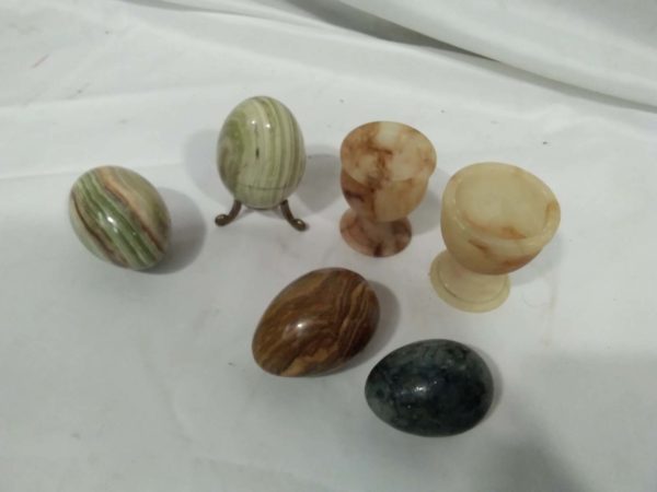 lot 470 2x Onyx egg cups and 4x eggs - Image 4