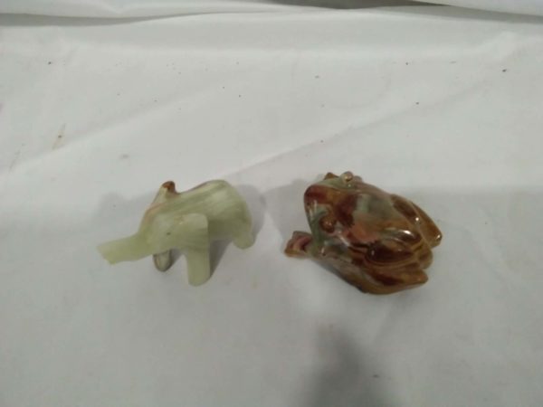 lot 471 Onyx frog and Elephant - Image 4