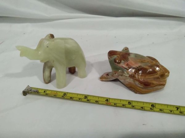 lot 471 Onyx frog and Elephant - Image 3