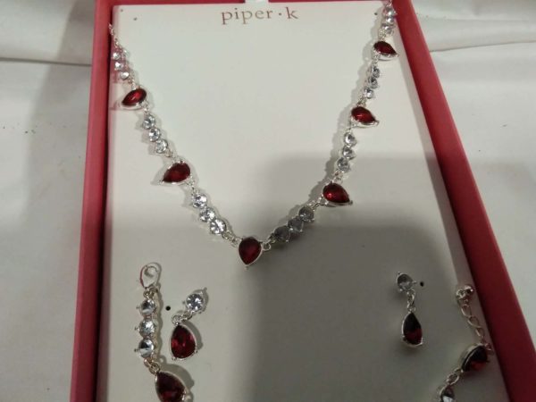 lot 507 Boxed Jewellery  gift set with Red & White stones - Image 6