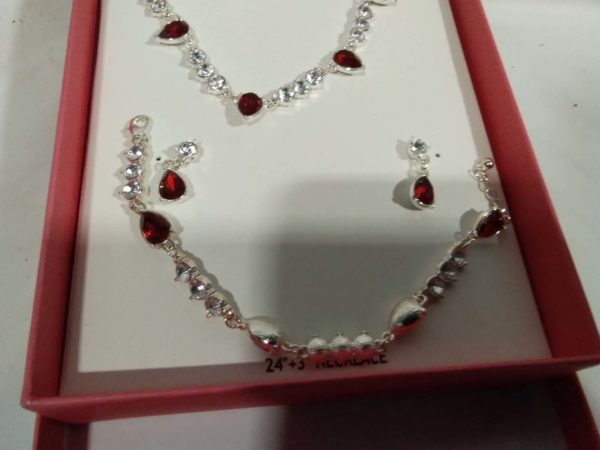 lot 507 Boxed Jewellery  gift set with Red & White stones - Image 5