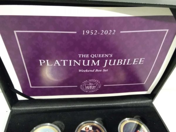 lot 509 Commemorative  coins Platinum Jubilee in Presentation Box - Image 3