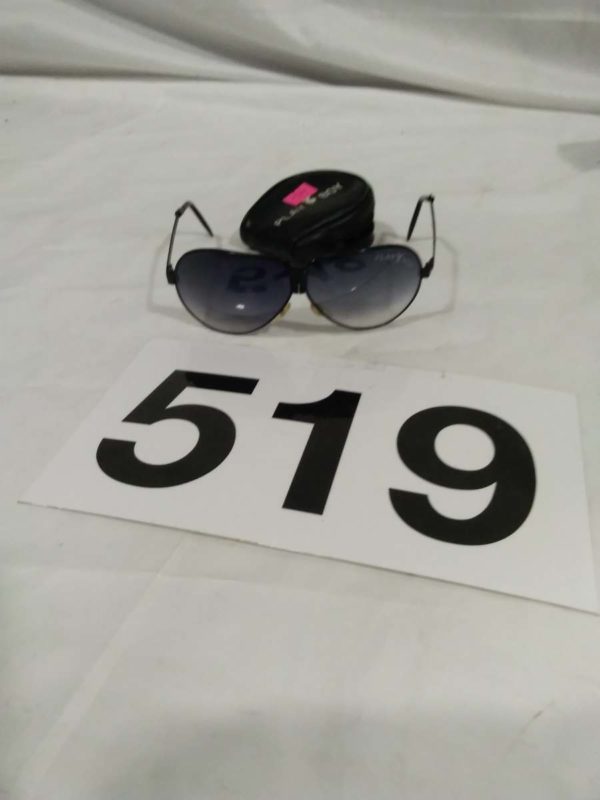 lot 519 foldable Playboy sunglasses - Image 5