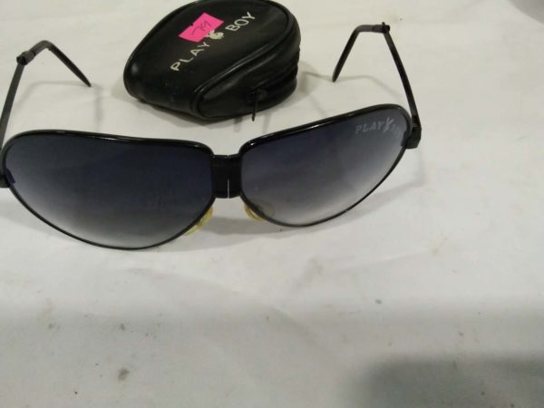 lot 519 foldable Playboy sunglasses - Image 3