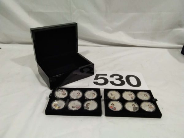 lot 530 cased set of 12 Queen Elizabeth coins