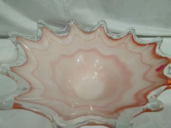 lot 537 decorative glass bowl 16″ diameter - Image 3