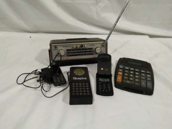 lot 540 vintage Roberts radio, 2 mobile phones, calculator, radio