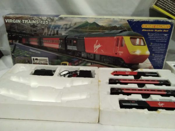 lot 545 2 Hornby train sets ( Both sets missing track) - Image 9