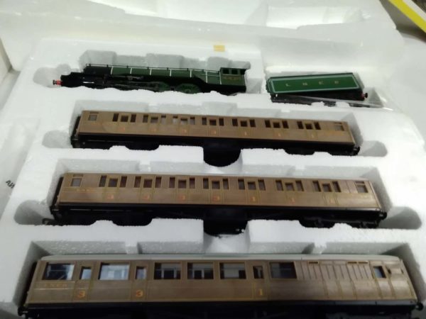 lot 545 2 Hornby train sets ( Both sets missing track) - Image 5