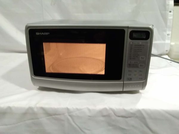 lot 553 800w microwave