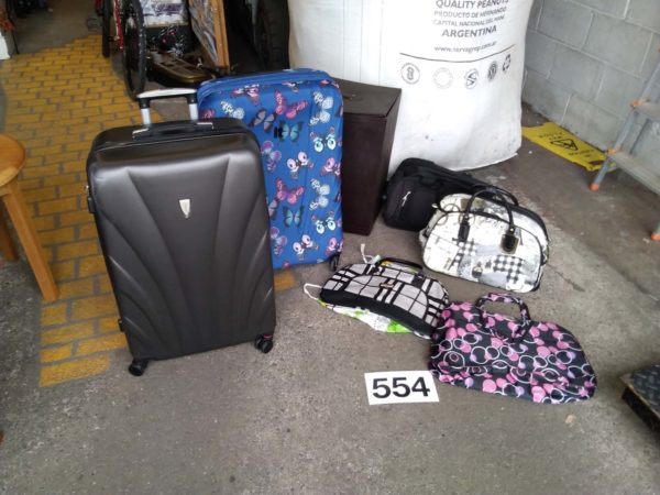 lot 554  suitcase & travel bags