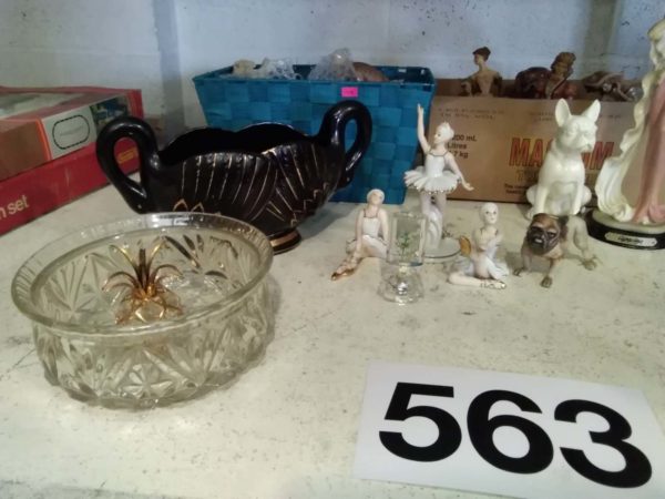 lot 563 assorted ornaments & glass ware - Image 6