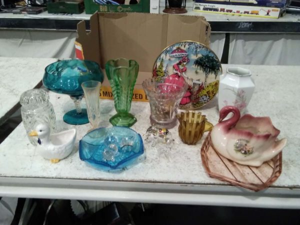 lot 563 assorted ornaments & glass ware - Image 5