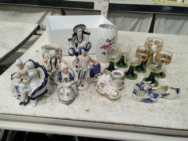 lot 563 assorted ornaments & glass ware - Image 4