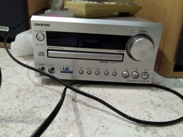 lot 565 Onkyo cd player Dab Radio & speakers - Image 2