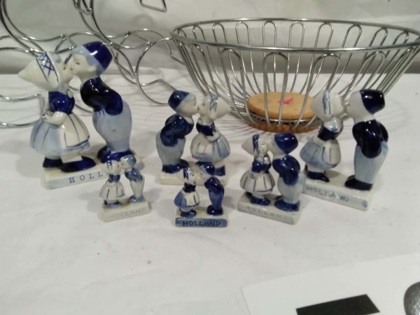 lot 568 wine rack , fruit bowl & Dutch figurines - Image 4