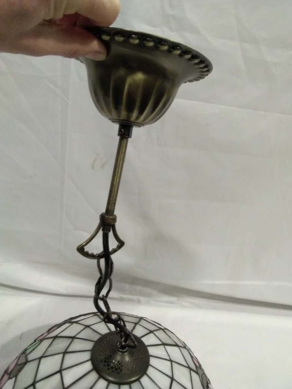 lot 569 Tiffany style large ceiling light shade - Image 2