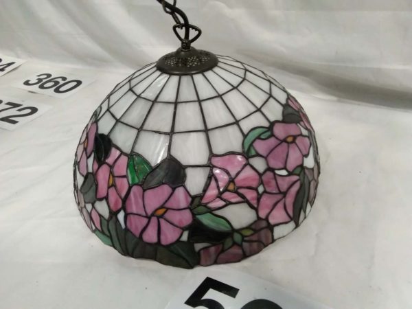 lot 569 Tiffany style large ceiling light shade - Image 5