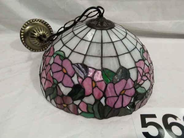 lot 569 Tiffany style large ceiling light shade - Image 4