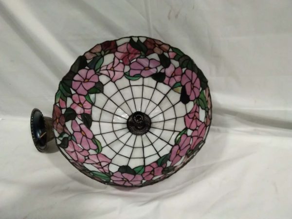 lot 569 Tiffany style large ceiling light shade - Image 3