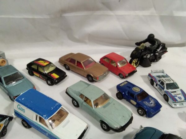 lot 578 assorted vehicles inc Corgi - Image 4