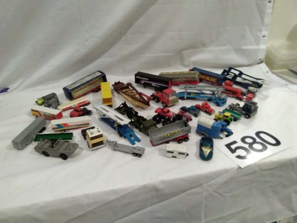 lot 580 assorted diecast vehicles - Image 2