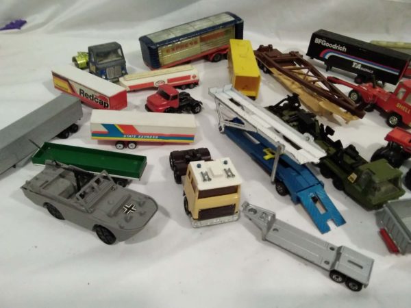 lot 580 assorted diecast vehicles - Image 6